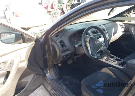 2015 Nissan Altima 2.5 S z USA, uszkodzony, nr VIN 1N4AL3AP5FN396128